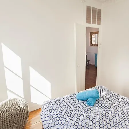 Lovelystay - Cosy Bairro Alto Duplex * ליסבון