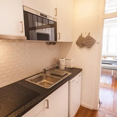 Lovelystay - Cosy Bairro Alto Duplex ליסבון