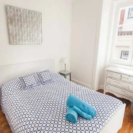 דירה Lovelystay - Cosy Bairro Alto Duplex *