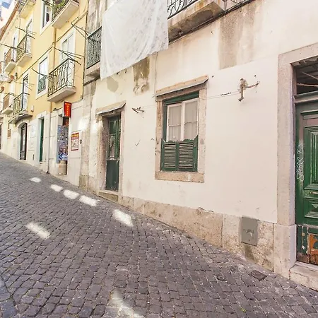 דירה Lovelystay - Cosy Bairro Alto Duplex ליסבון