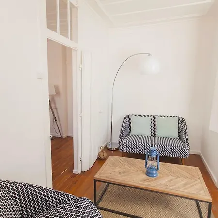 Lovelystay - Cosy Bairro Alto Duplex * ליסבון