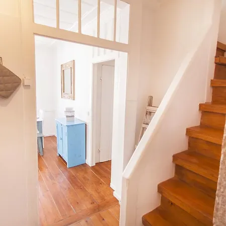 Lovelystay - Cosy Bairro Alto Duplex ליסבון
