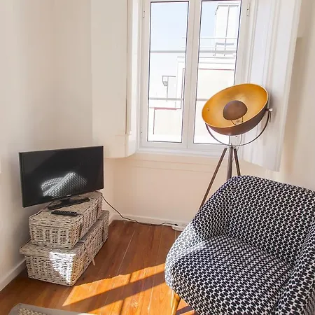 Lovelystay - Cosy Bairro Alto Duplex דירה *